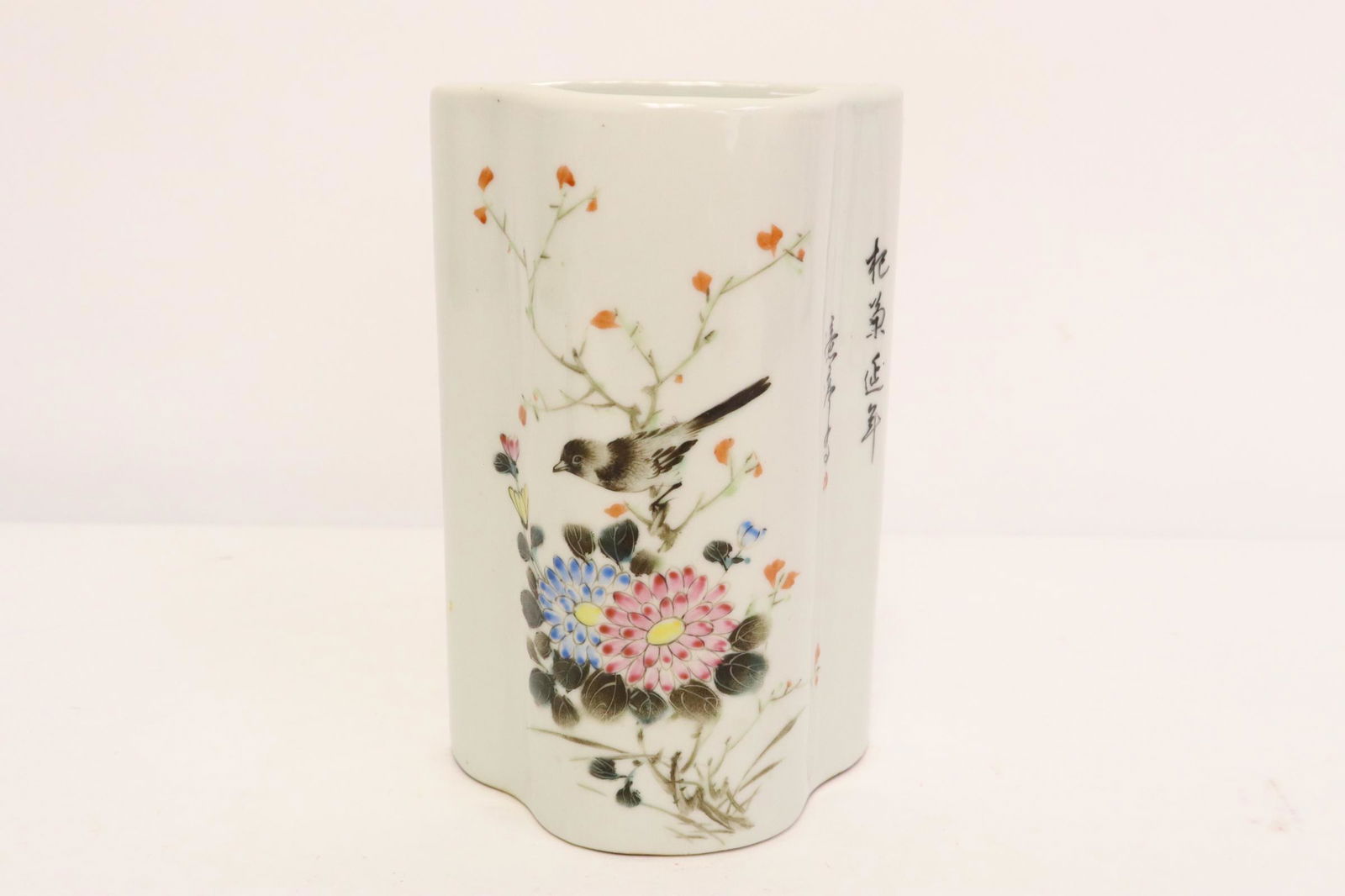 Chinese famille rose porcelain wall pocket (1 of 11)