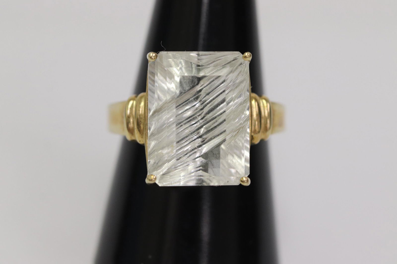 10K rose gold ring, center a clear stone (1 of 9)