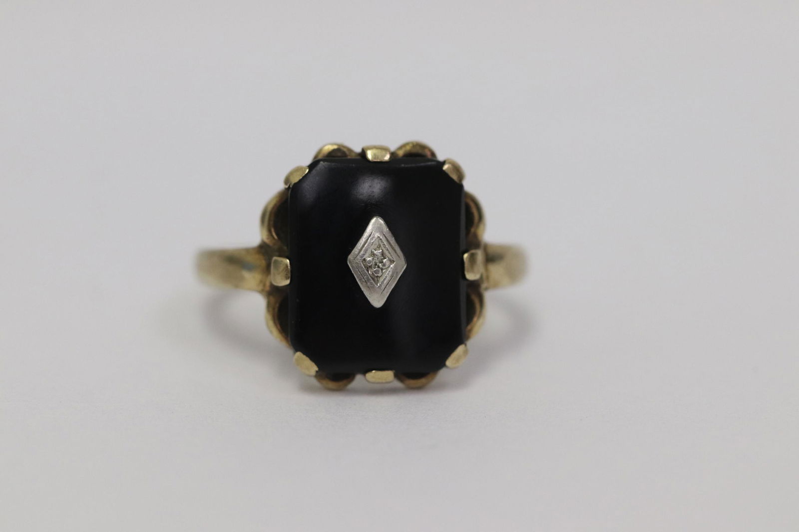 A 10K black onyx ring (1 of 8)