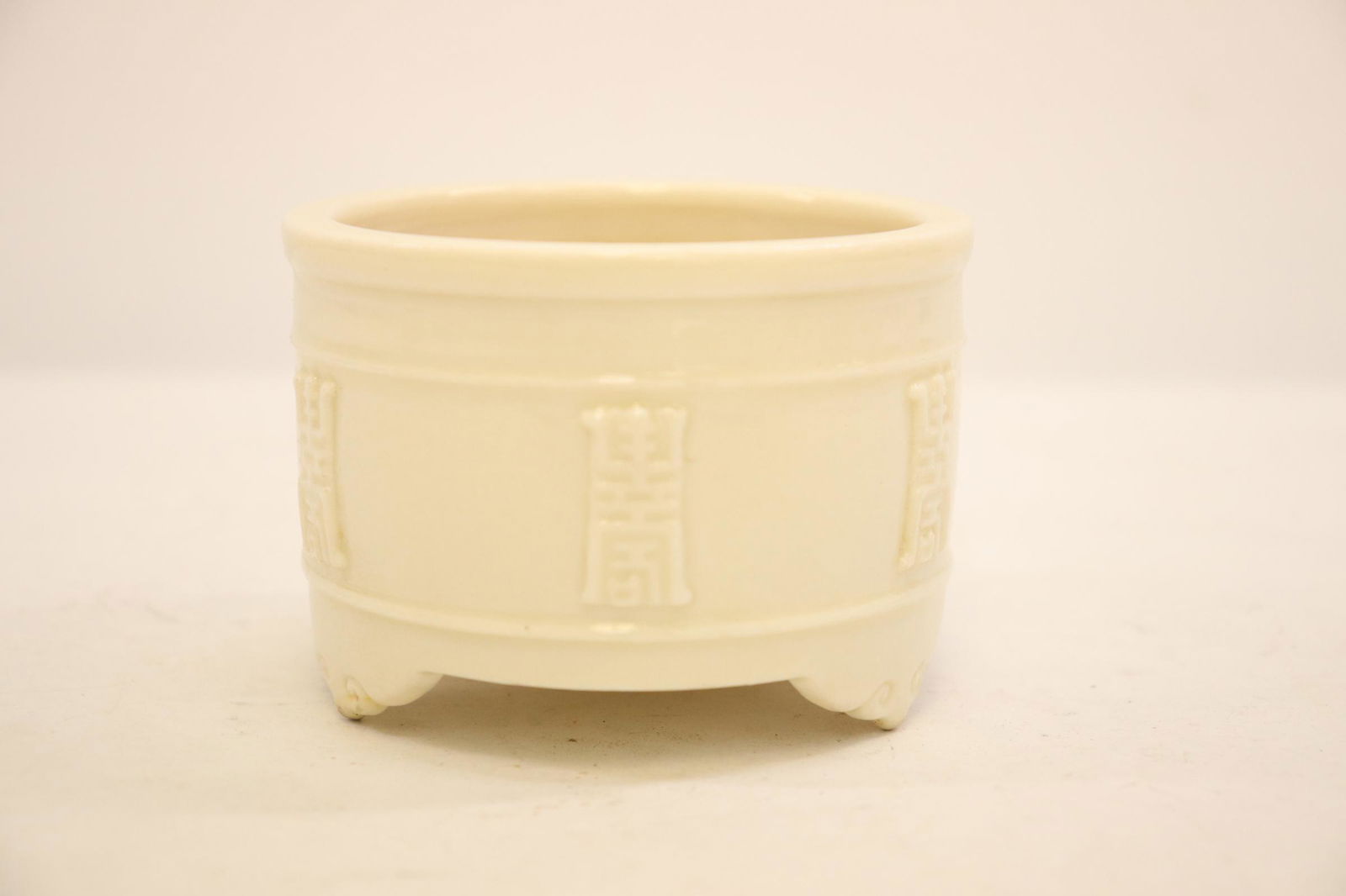 Chinese antique blanc de shin porcelain censer: Chinese antique blanc de shin porcelain round censer, 2.5"Hx3.6"dia