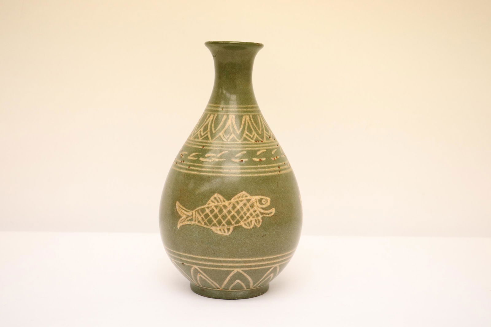 Antique Korean celadon vase (1 of 10)