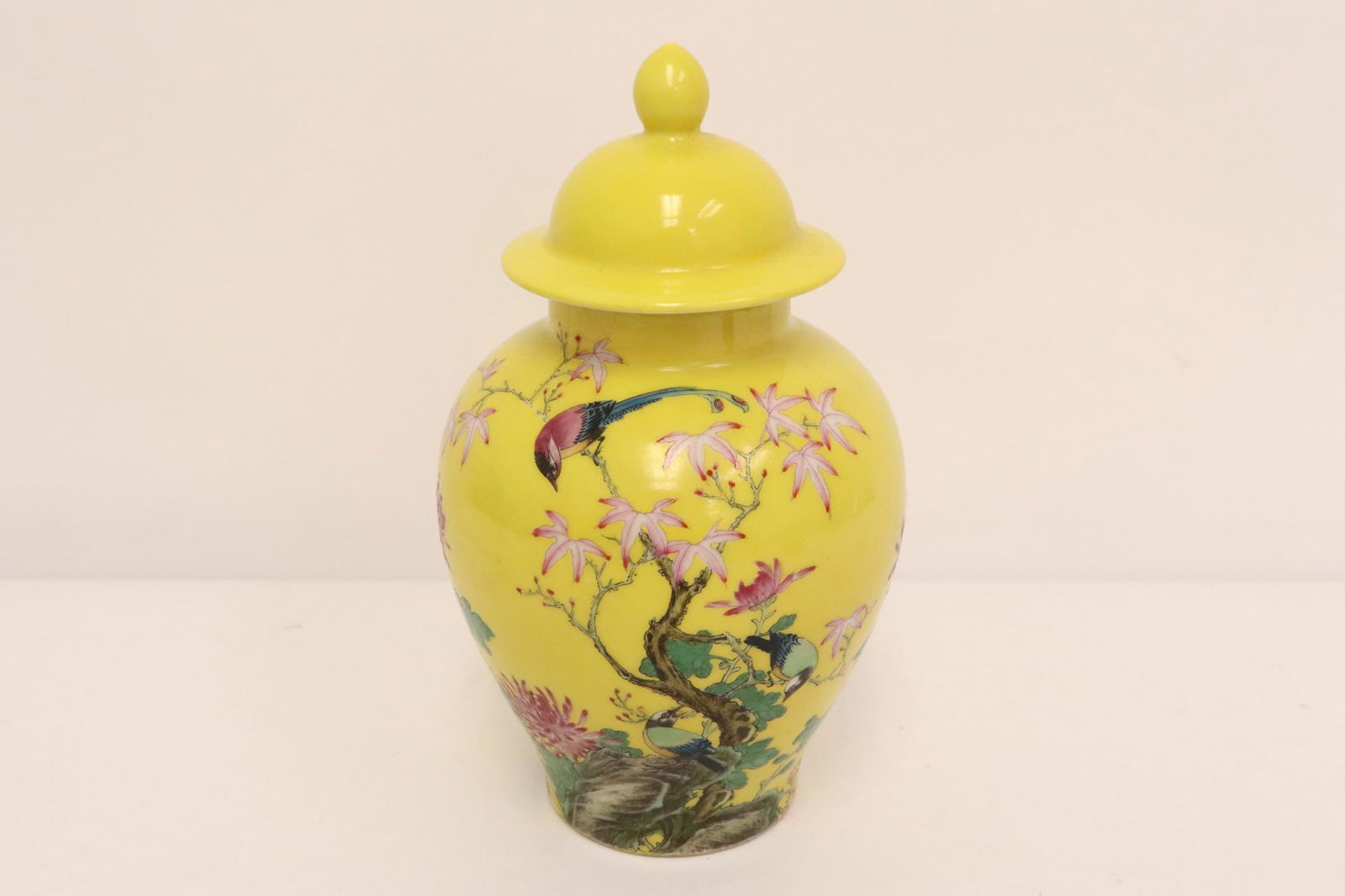 Chinese famille rose porcelain covered jar (1 of 10)