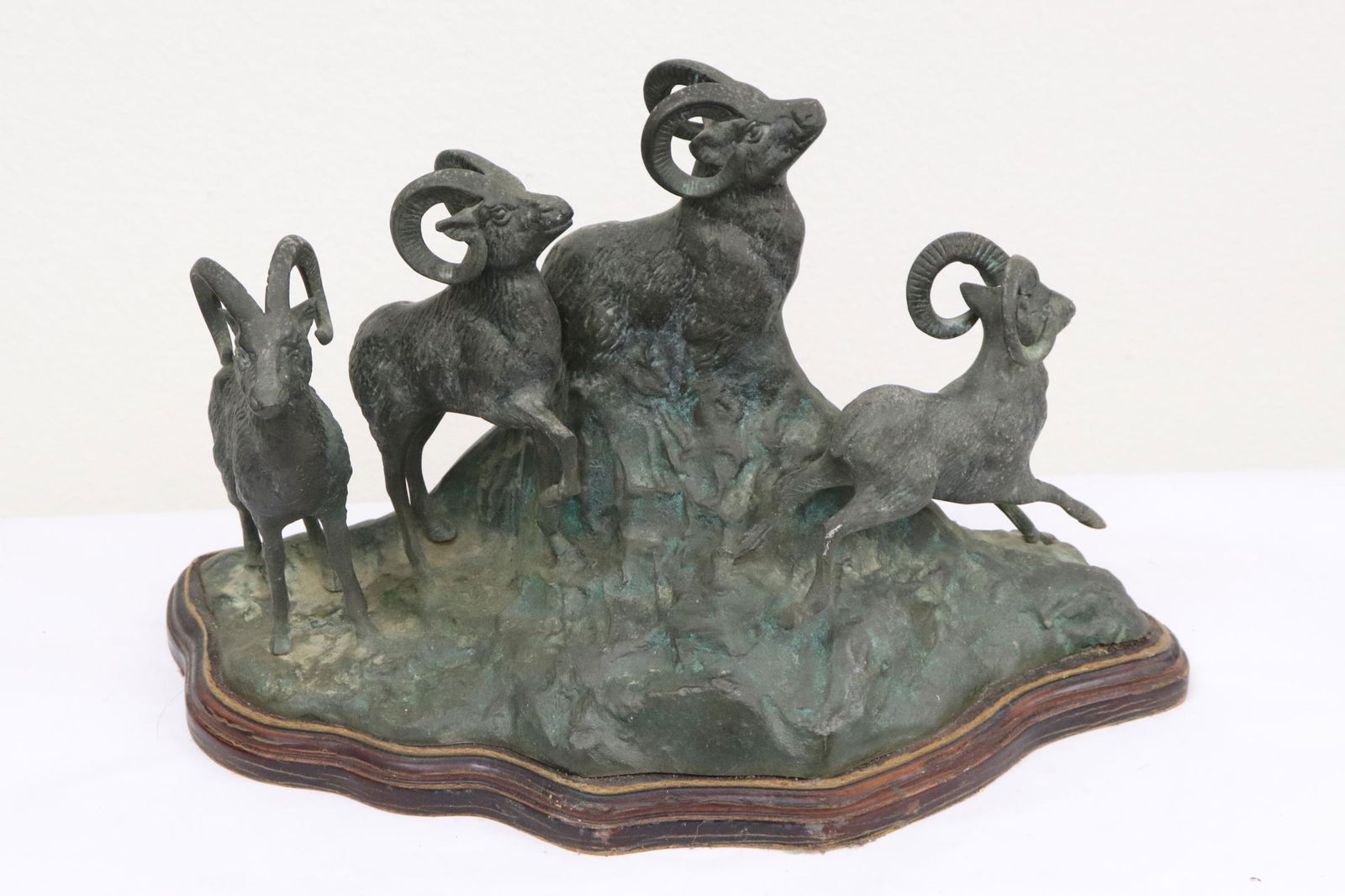 Fine bronze sculpture of deer group (1 of 10)