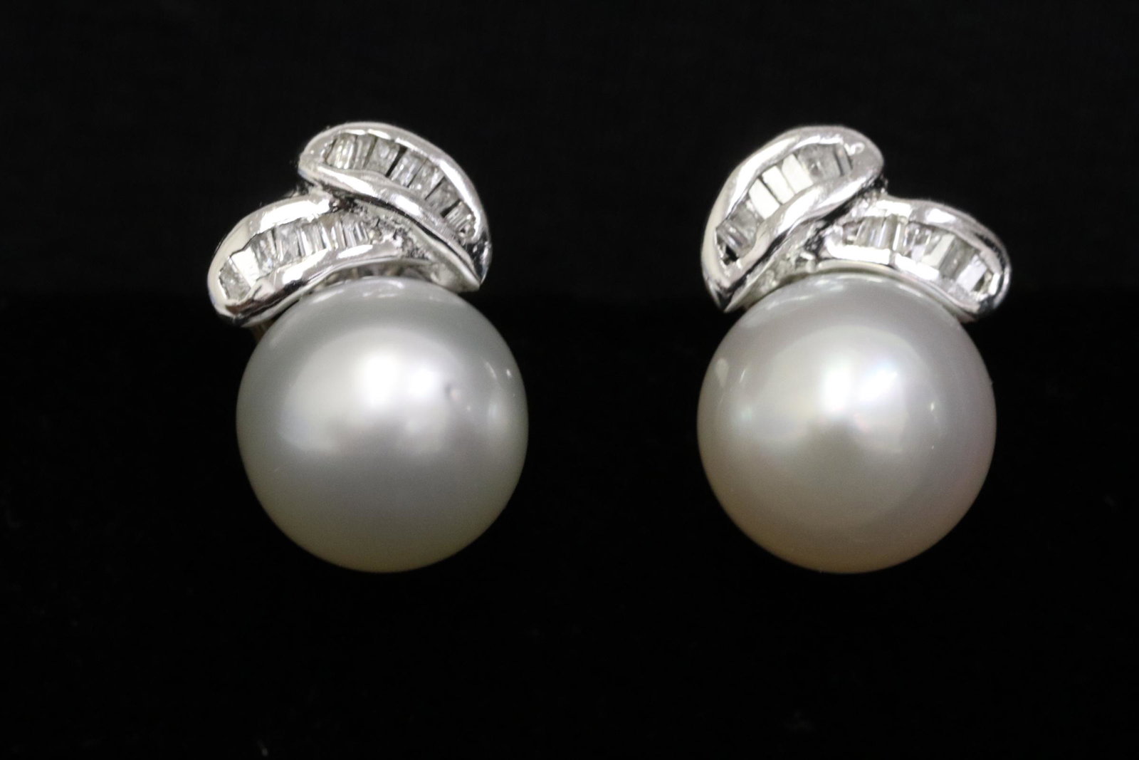 Pair 14K W/G cultured pearl diamond earrings (1 of 12)