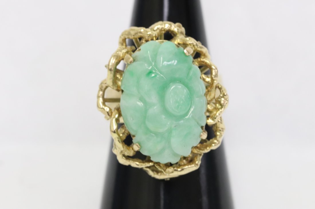 A fine 14K Y/G jadeite ring (1 of 11)