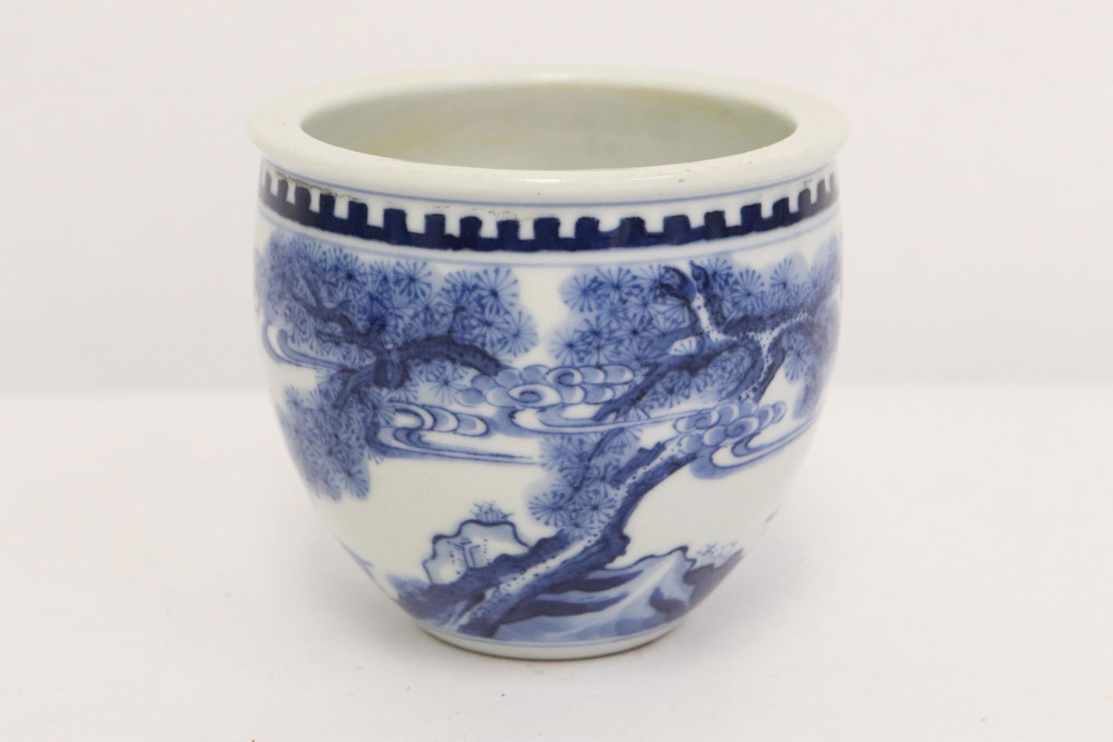 Chinese antique b&w tea cup, Qianlong period (1 of 8)