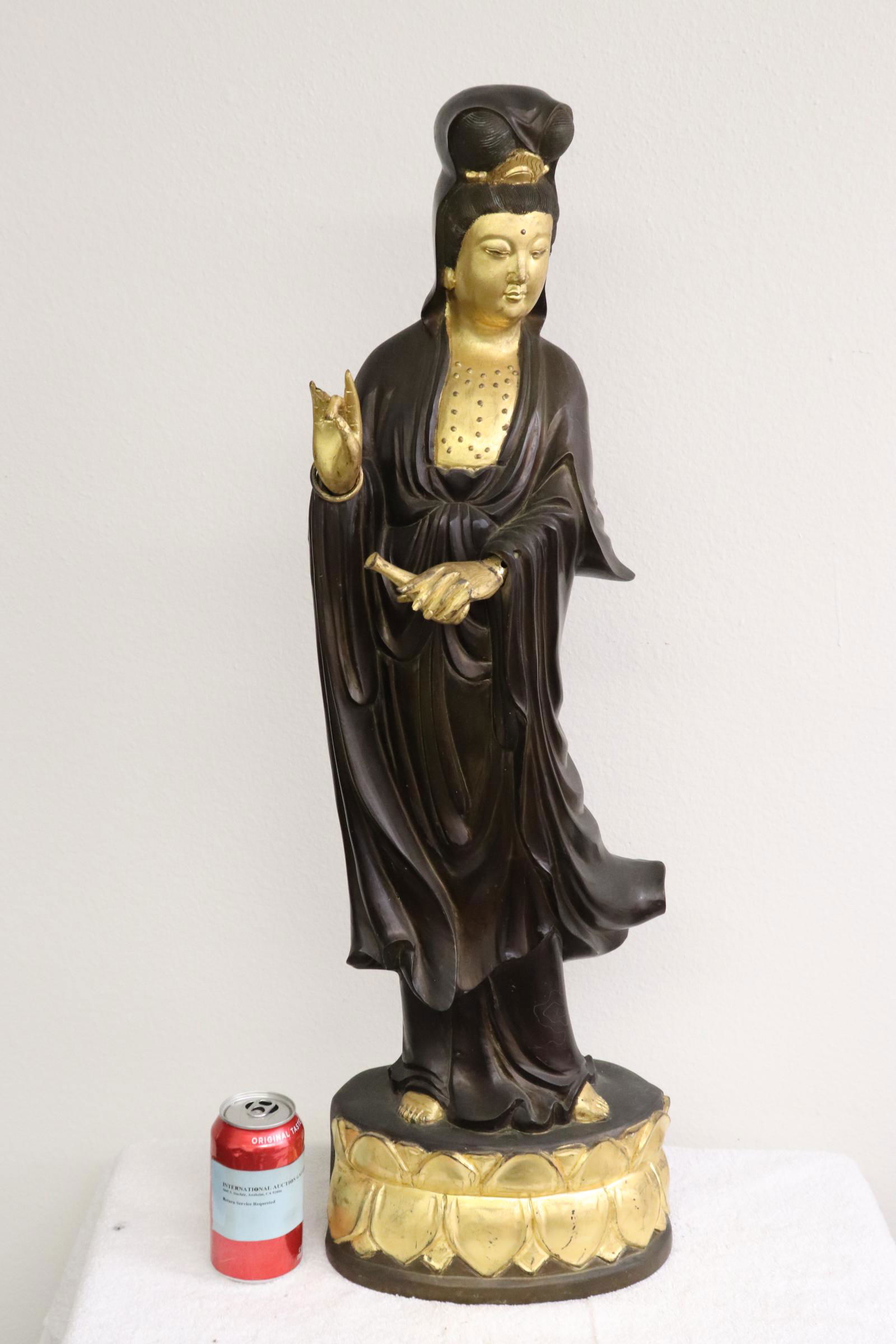 Chinese large parcel gilt bronze sculpture (1 of 11)