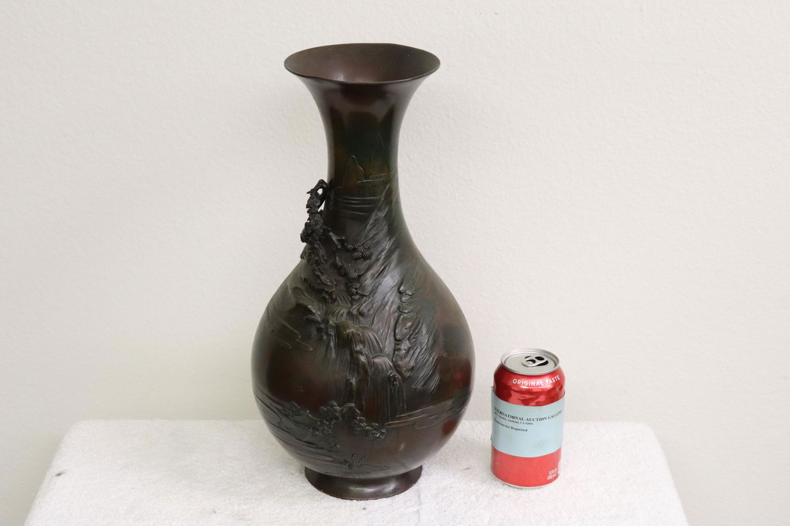 Chinese antique large bronze vase, signed (1 of 11)