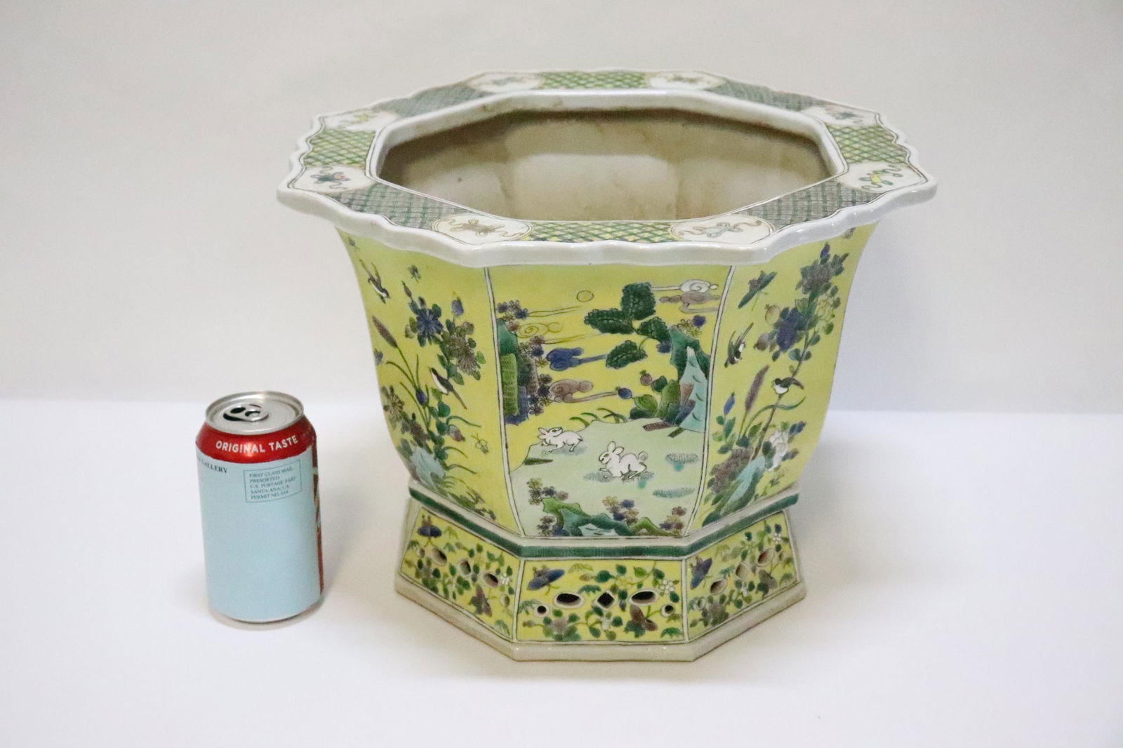 Chinese famille rose porcelain planter (1 of 10)