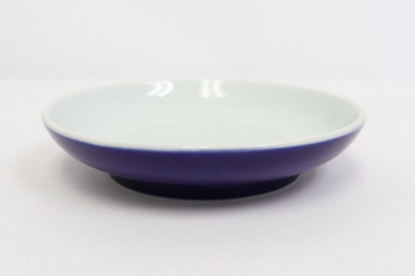 A blue glazed porcelain small plate (1 of 7)