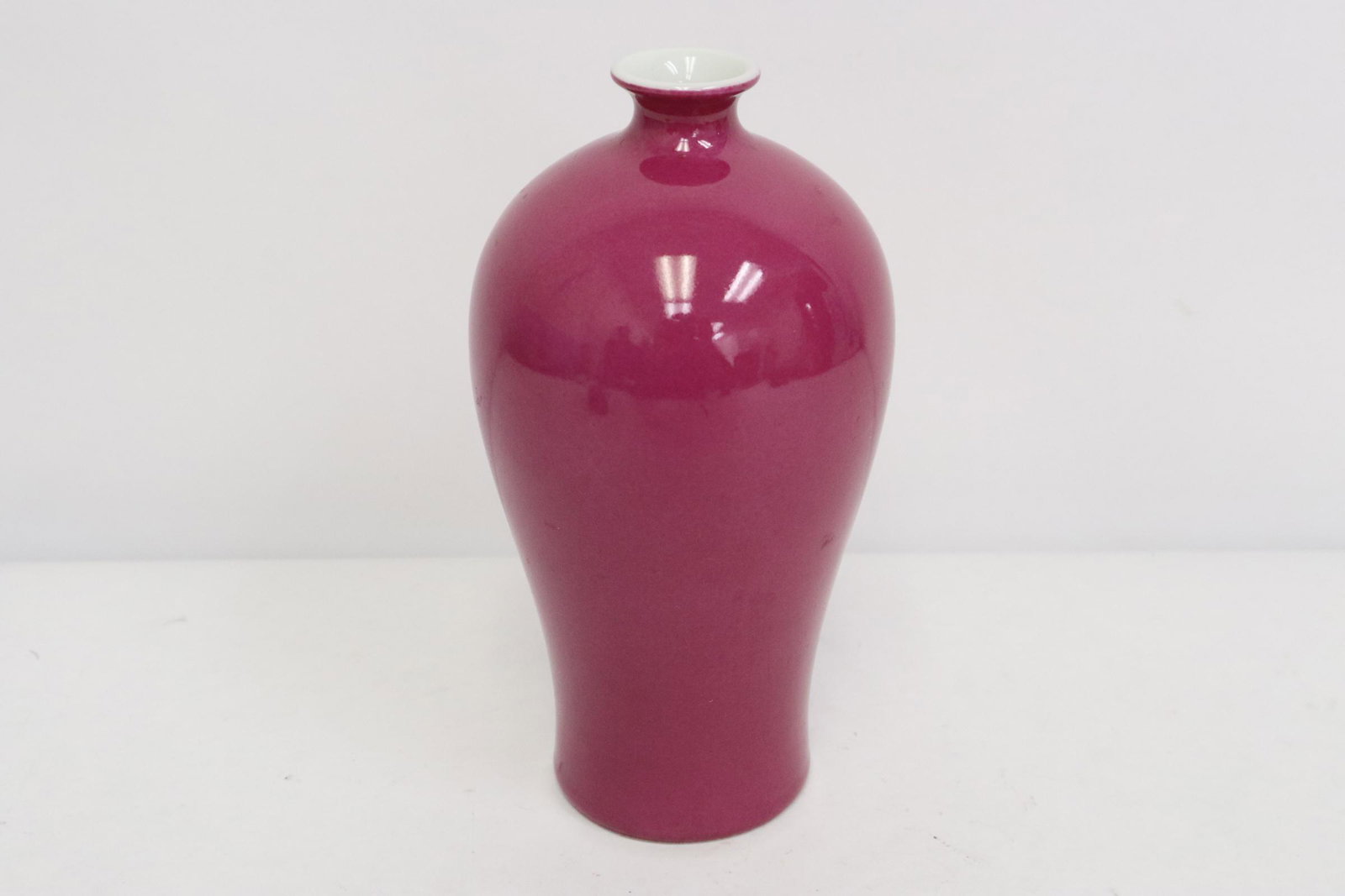Fine Chinese pink glazed porcelain vase (1 of 9)