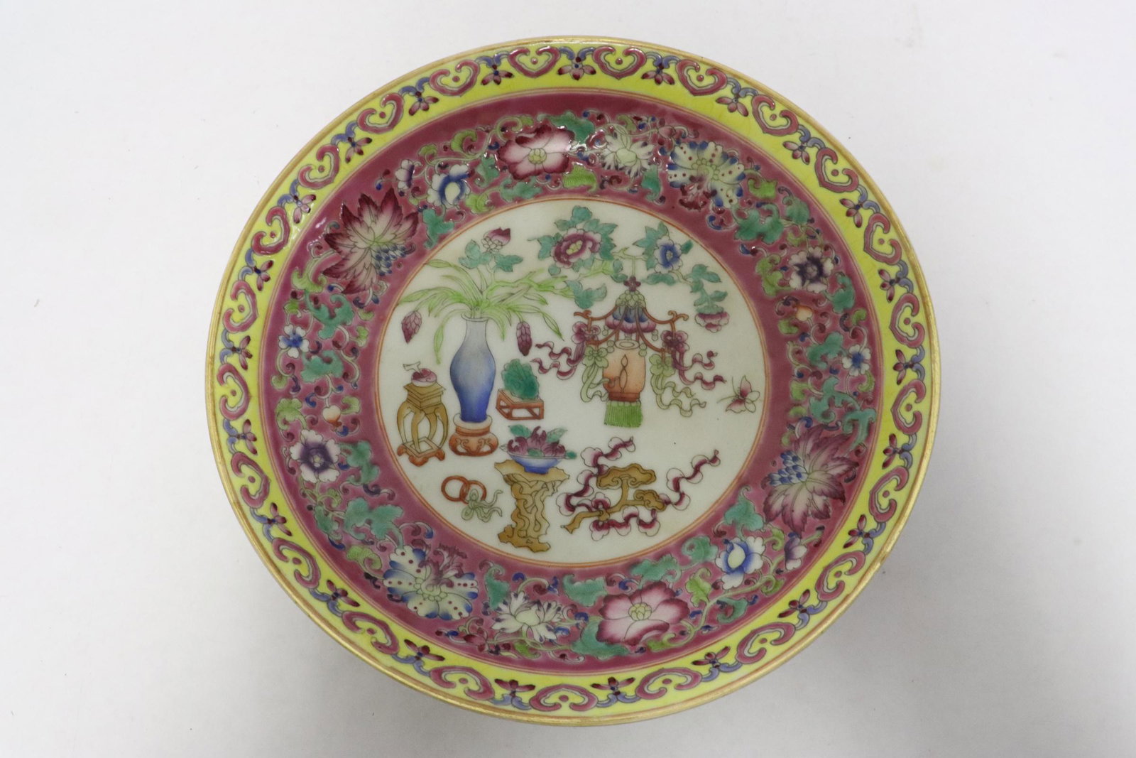 Fine Chinese famille rose porcelain plate (1 of 10)