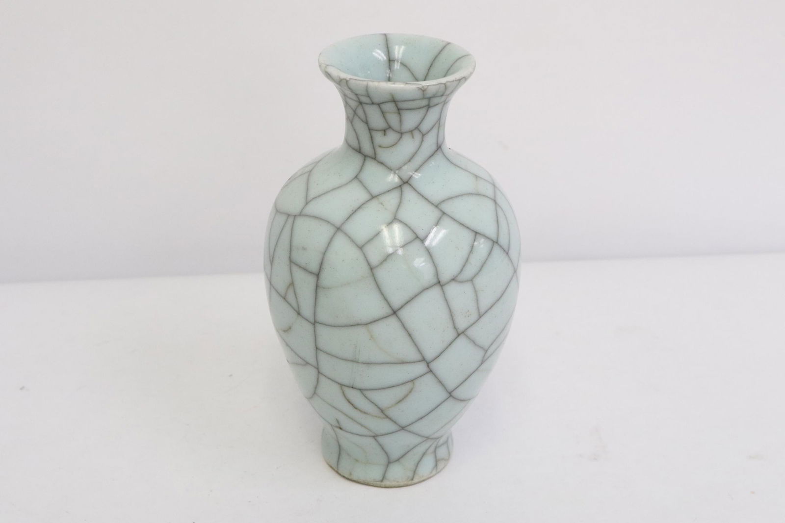 Chinese crackleware porcelain vase (1 of 9)