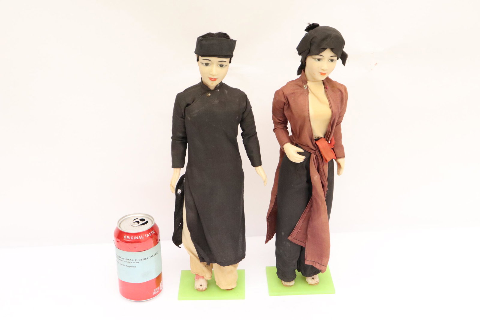 2 rare vintage Vietnamese dolls: 2 rare vintage Vietnamese dolls (15.7"H each)