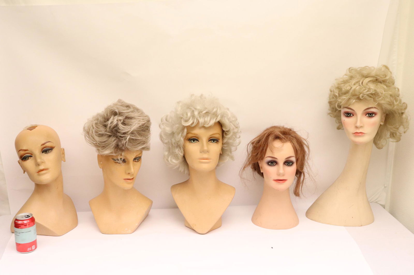 5 vintage mannequin, 4 with wigs (1 of 9)