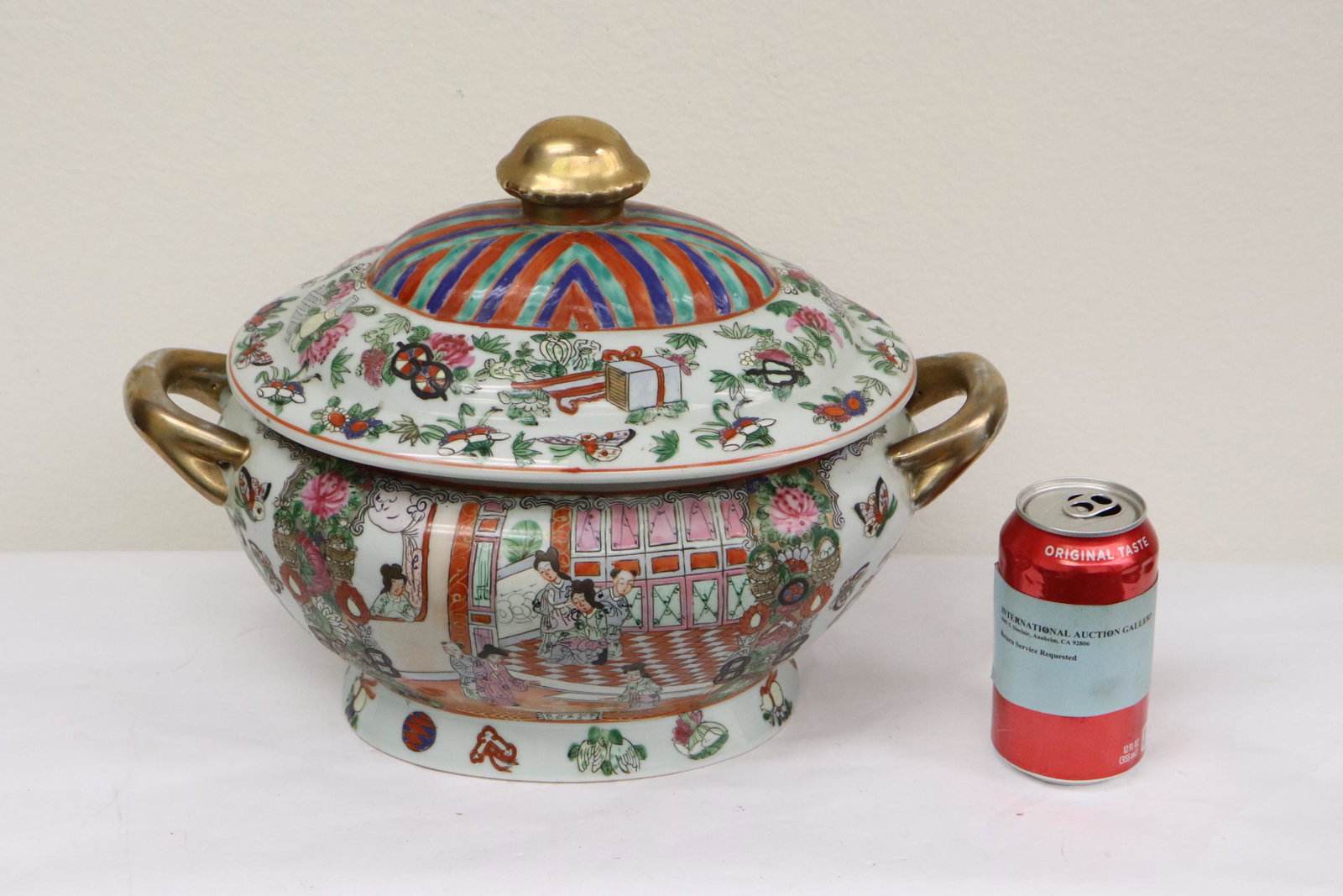 Large Chinese famille rose covered tureen (1 of 10)