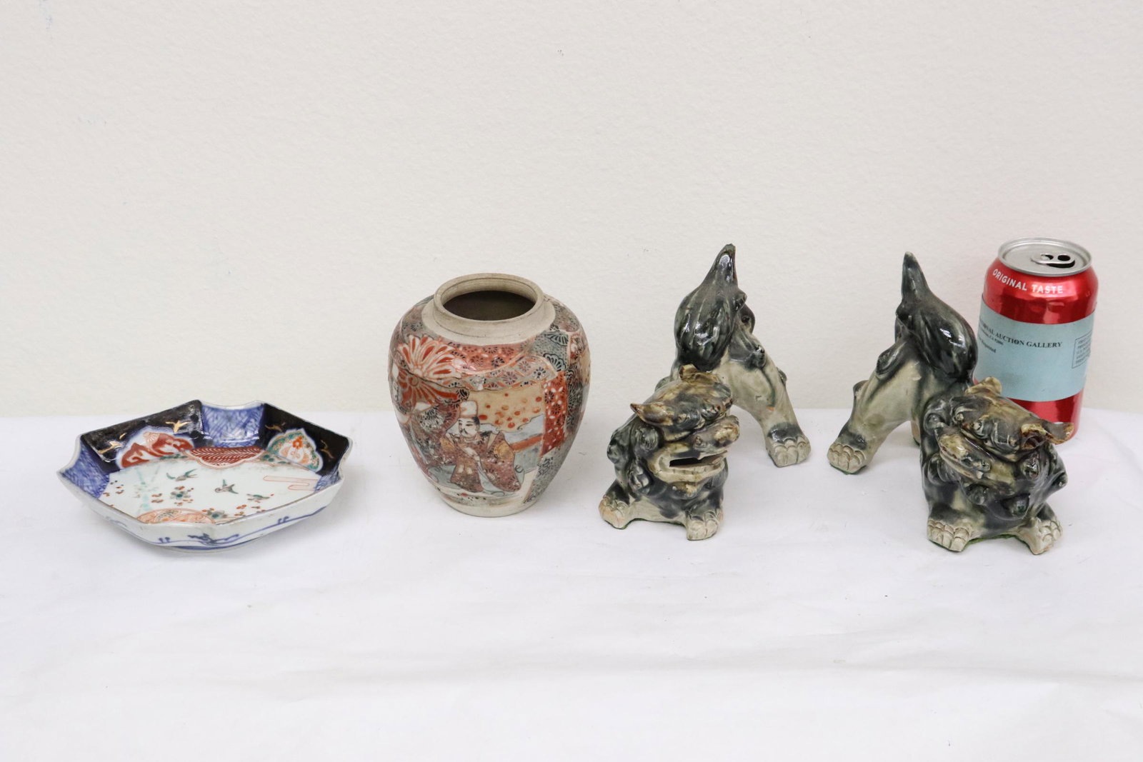 4 pieces: 4 pieces; pair Japanese fulion (5.5"H each), antique imari plate (1.5"Hx6.4"x5.35") and kutani jar (5.2"Hx4.35"dia)