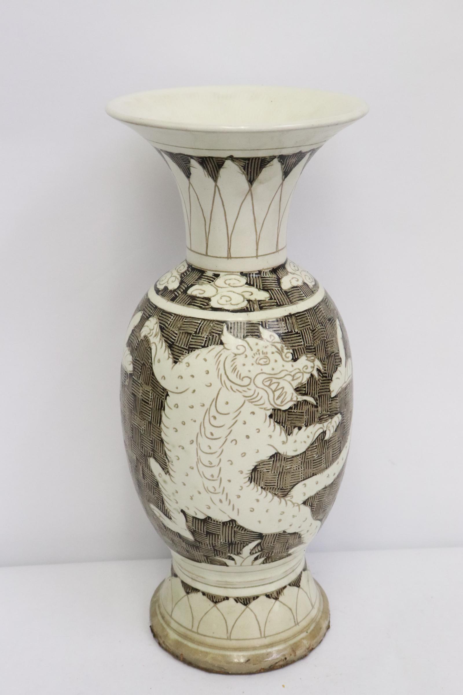 Chinese Song style vase depicting qilin (1 of 8)