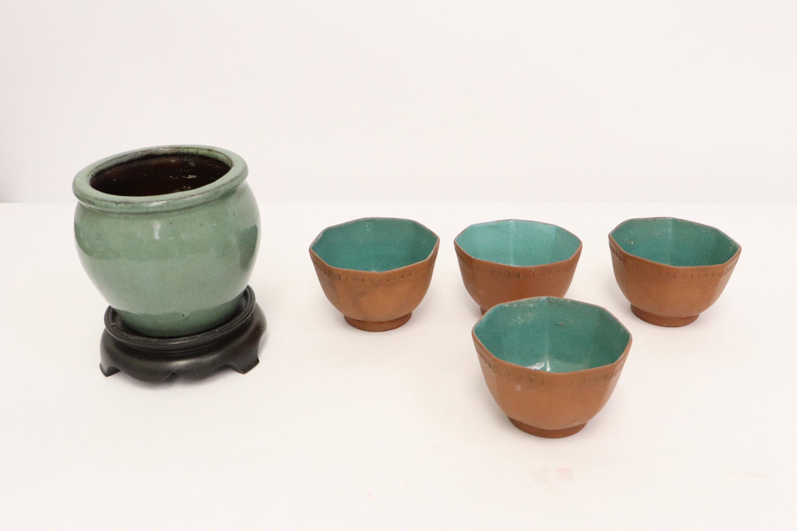 Yixing censer and 4 Yixing tea cups (1 of 9)