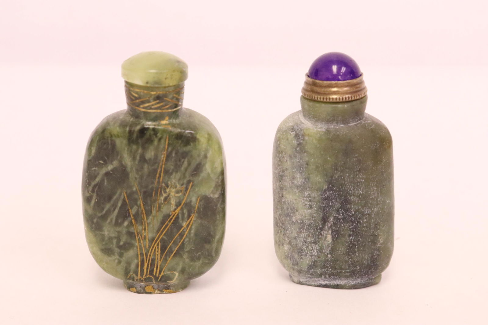 2 green jade carved snuff bottle (1 of 10)