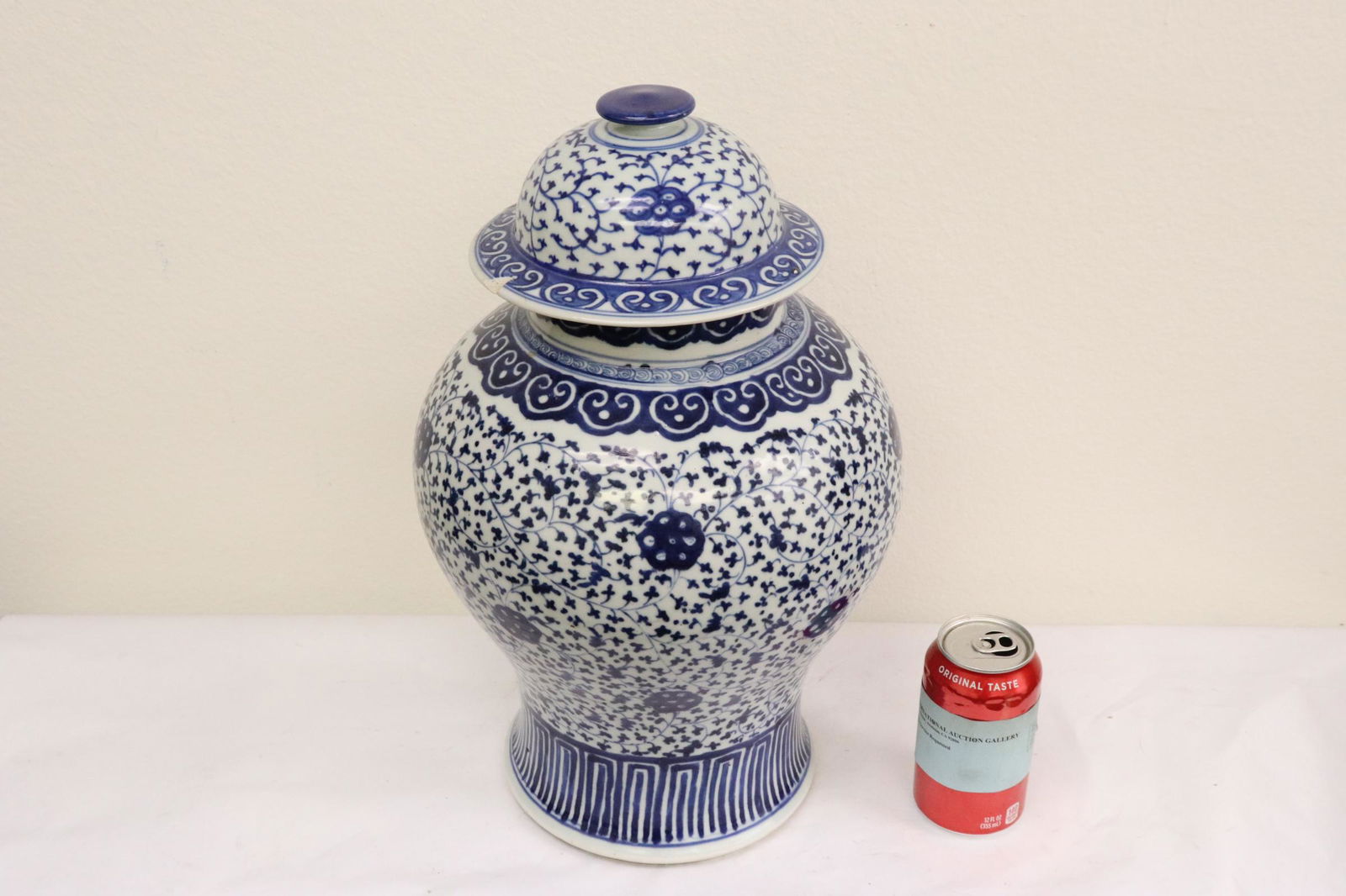 Chinese antique large blue and white covered jar: Chinese antique large blue and white covered jar, top rim and cover chip, 16.7"Hx9.9"dia