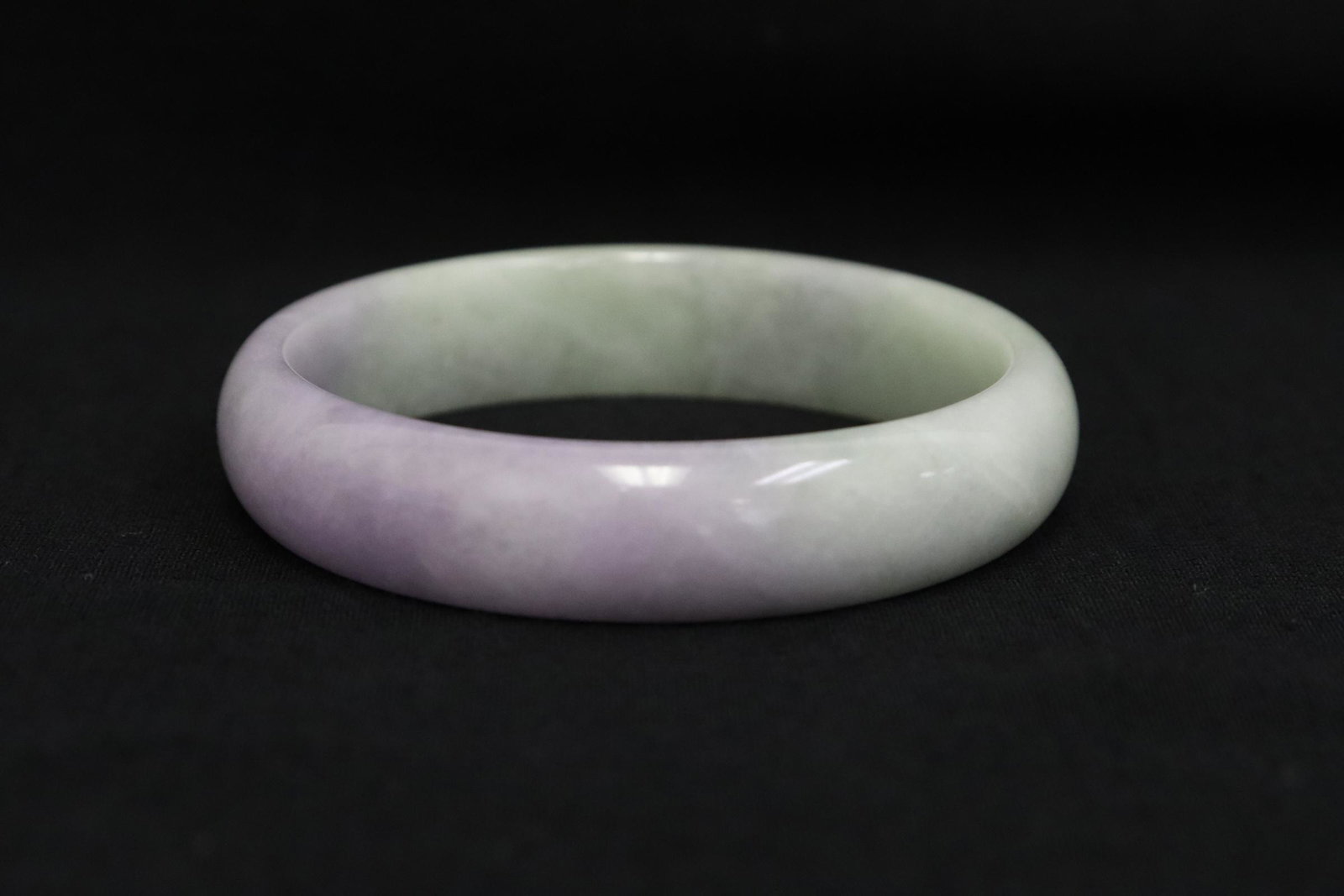 Chinese jadeite like bangle: Chinese jadeite like bangle, 0.55"x2.85"od(2.35"id)