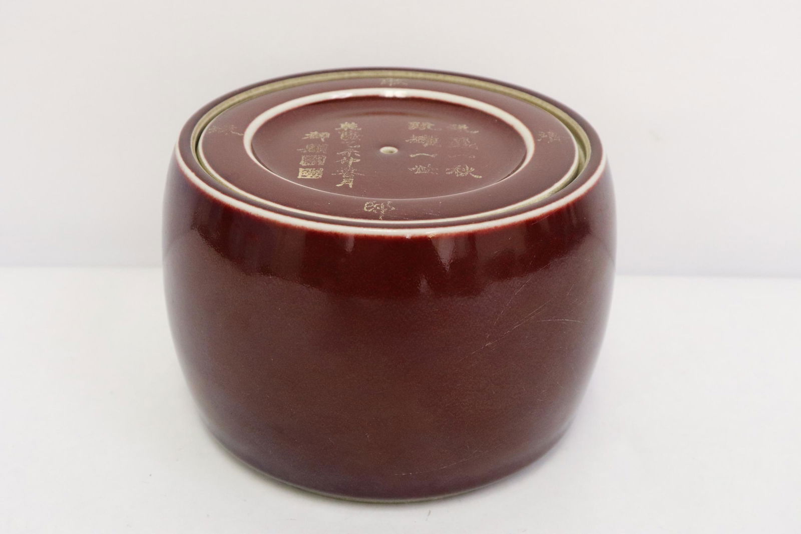 Chinese red glazed porcelain covered round box (1 of 10)