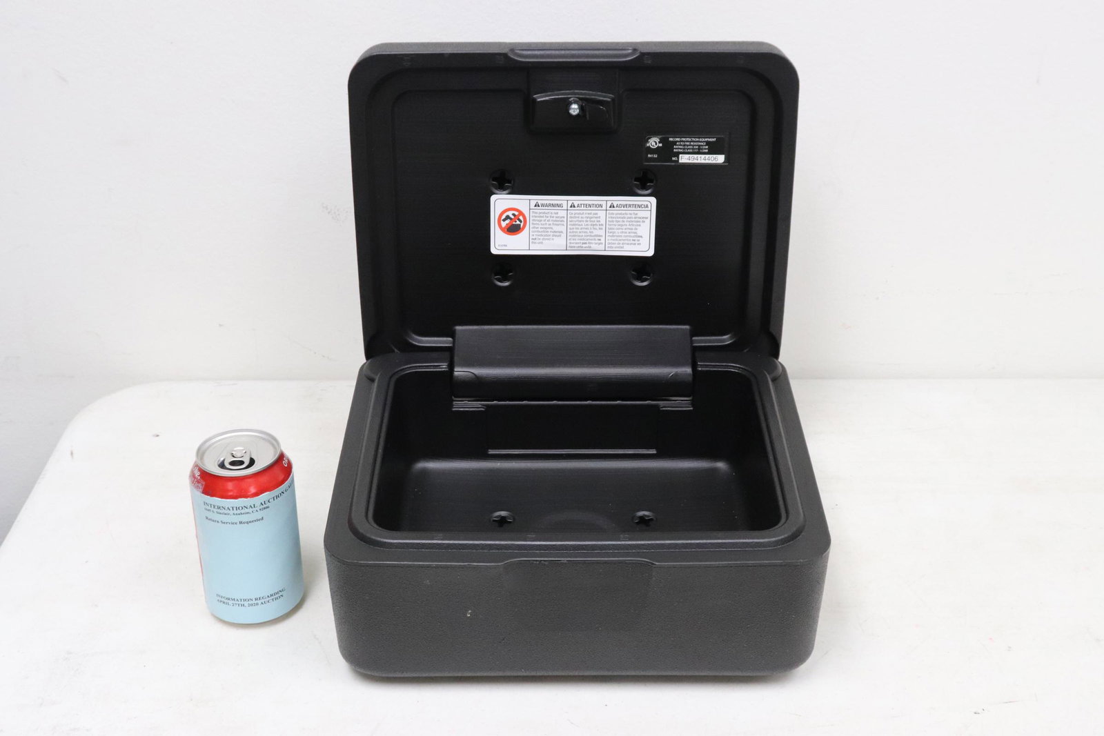 A Sentry gun safe with keys: A Sentry gun safe with keys, 6.1"Hx12.25"x10.5"