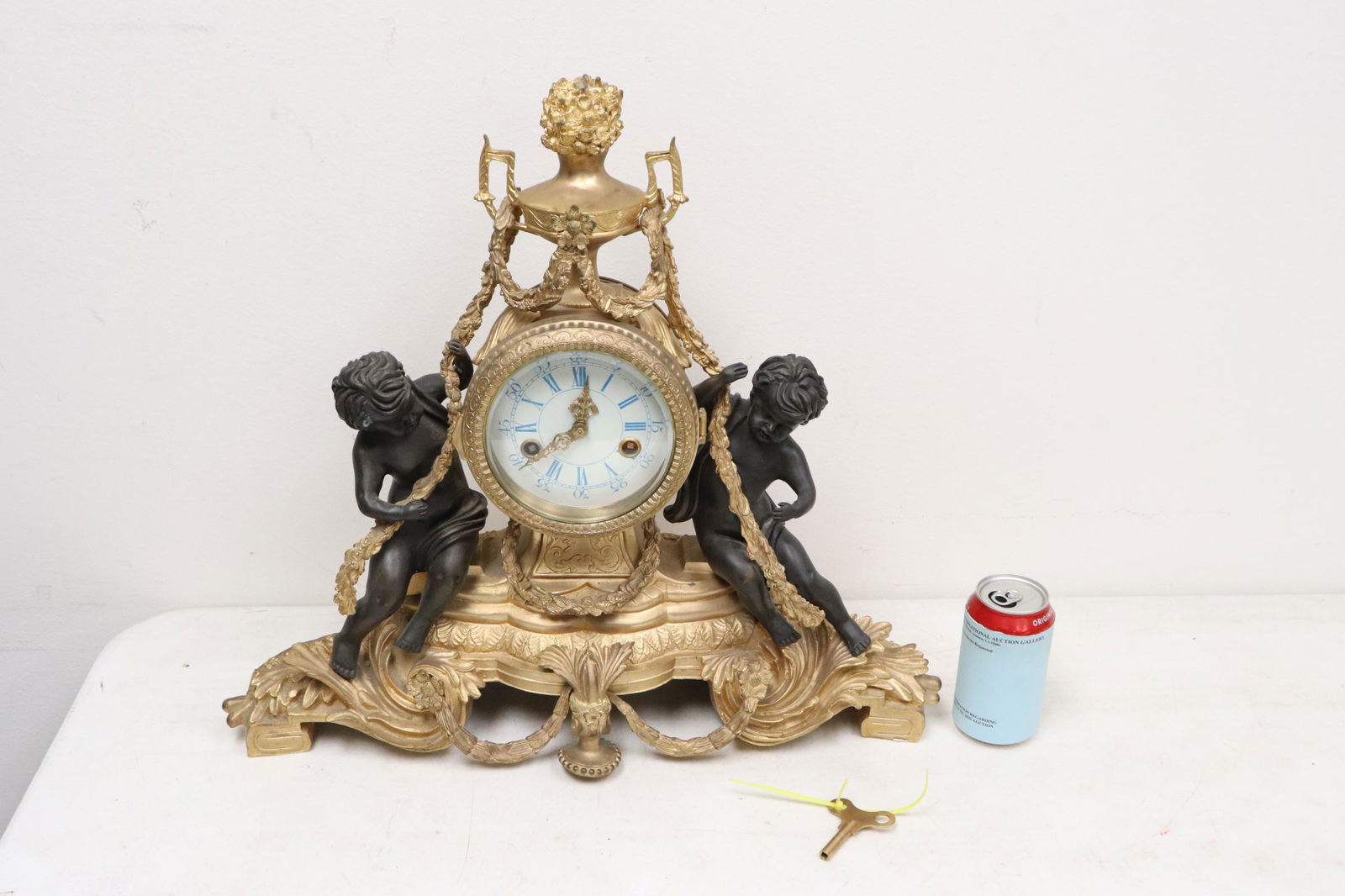 A fancy bronze table clock (1 of 10)