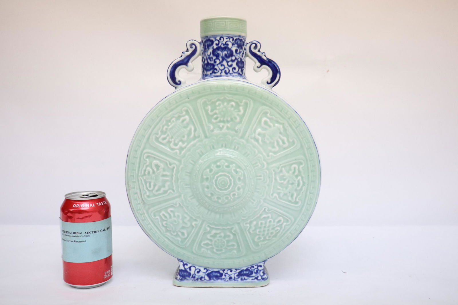 Fine Chinese blue and white flask (1 of 10)