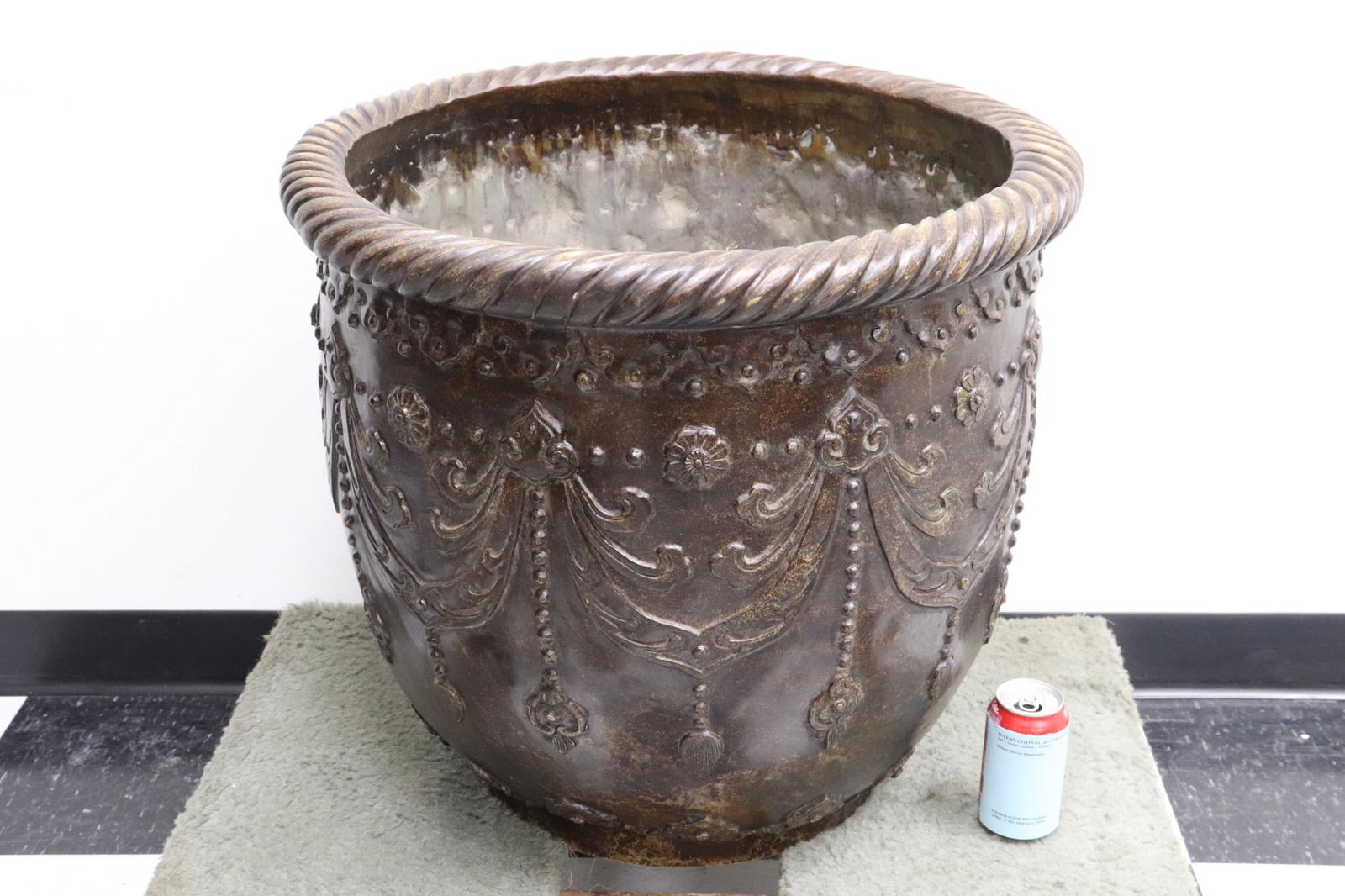 Large bronze planter with relief decoration (1 of 10)