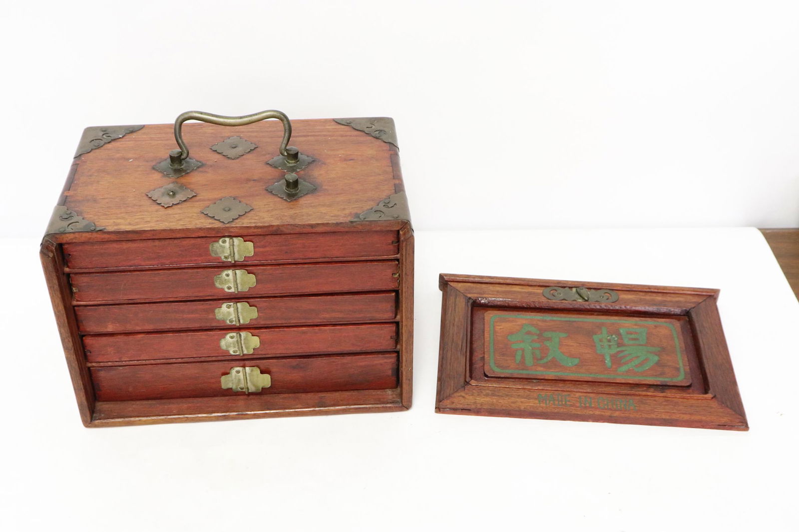 A vintage Chinese mahjong set (1 of 9)