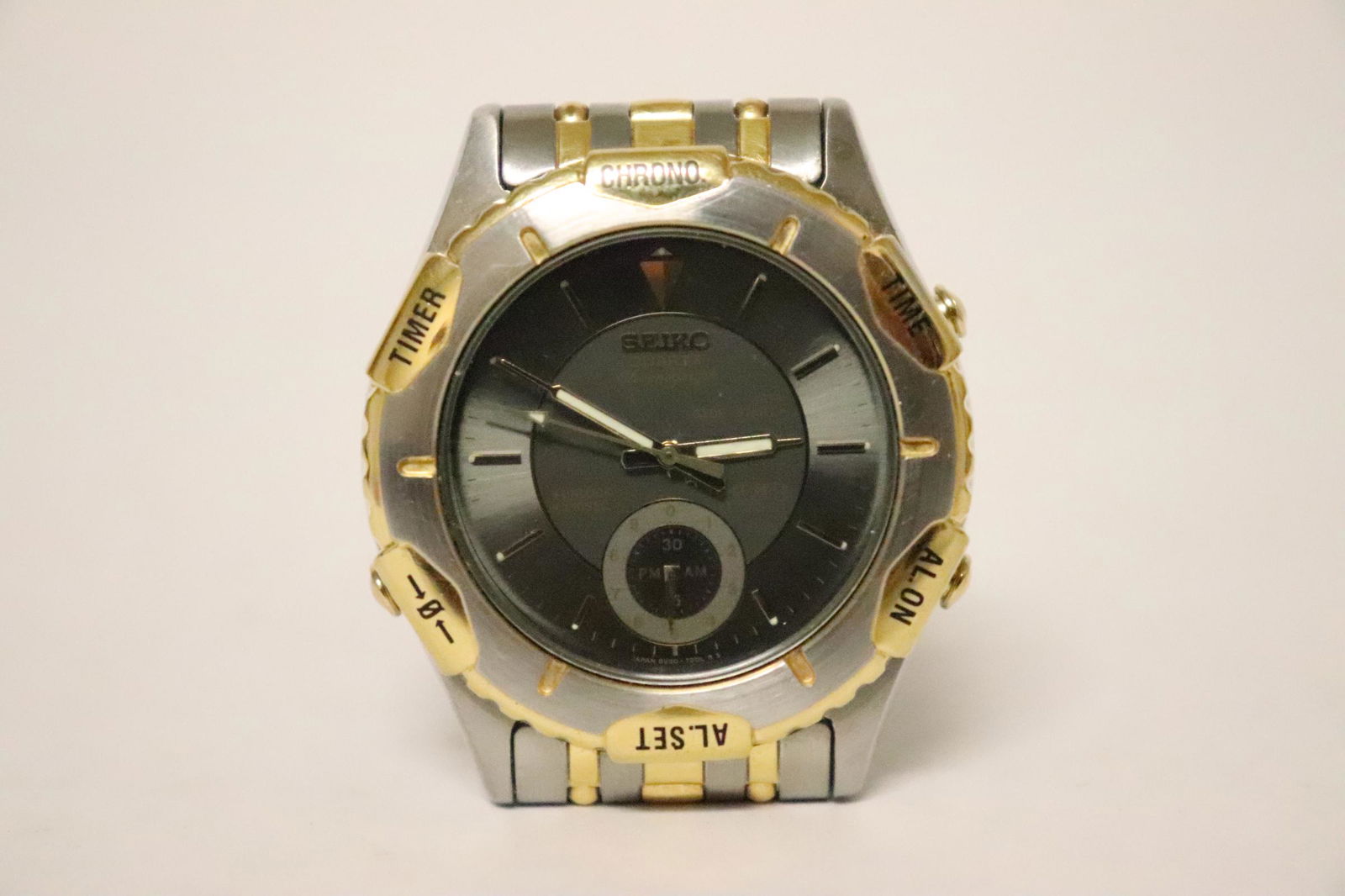 A vintage Seiko chronograph (1 of 9)