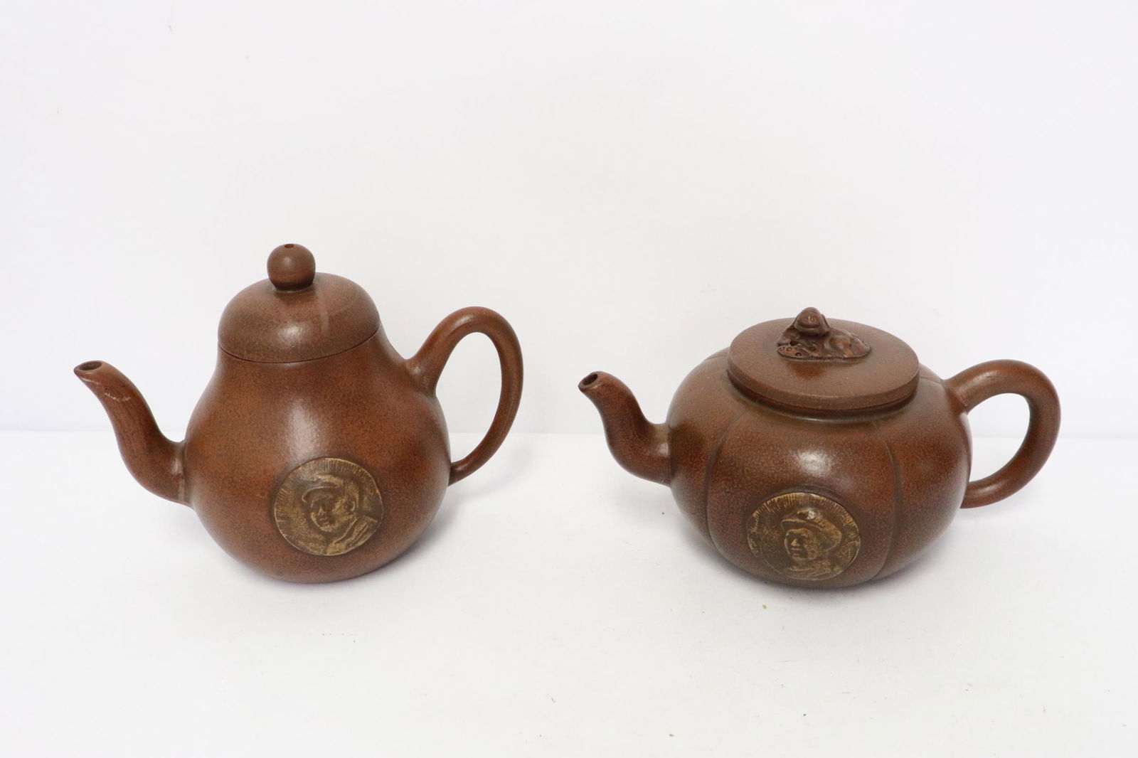 2 Chinese Yixing teapots (1 of 9)