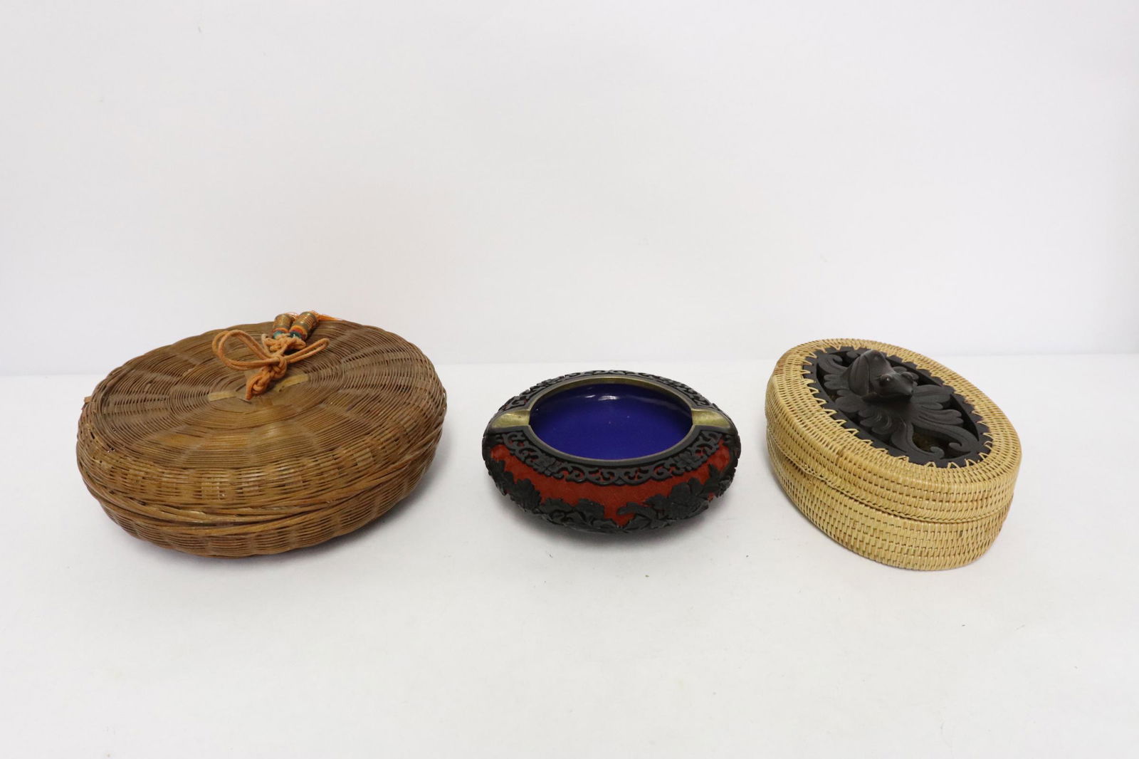 2 Chinese bamboo box and a cinnabar ash tray (1 of 10)