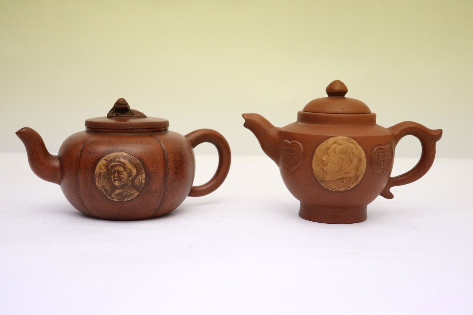 2 Chinese Yixing teapots (1 of 10)