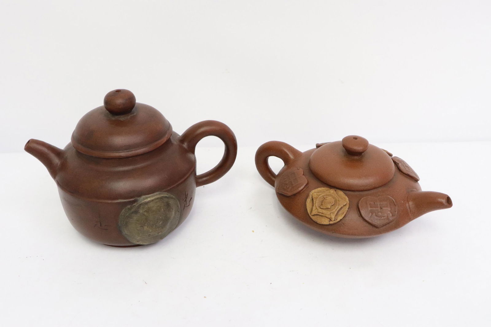 2 Chinese Yixing teapots (1 of 11)