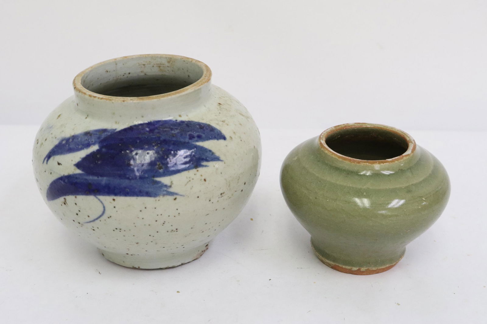 2 vintage Chinese small jars (1 of 10)