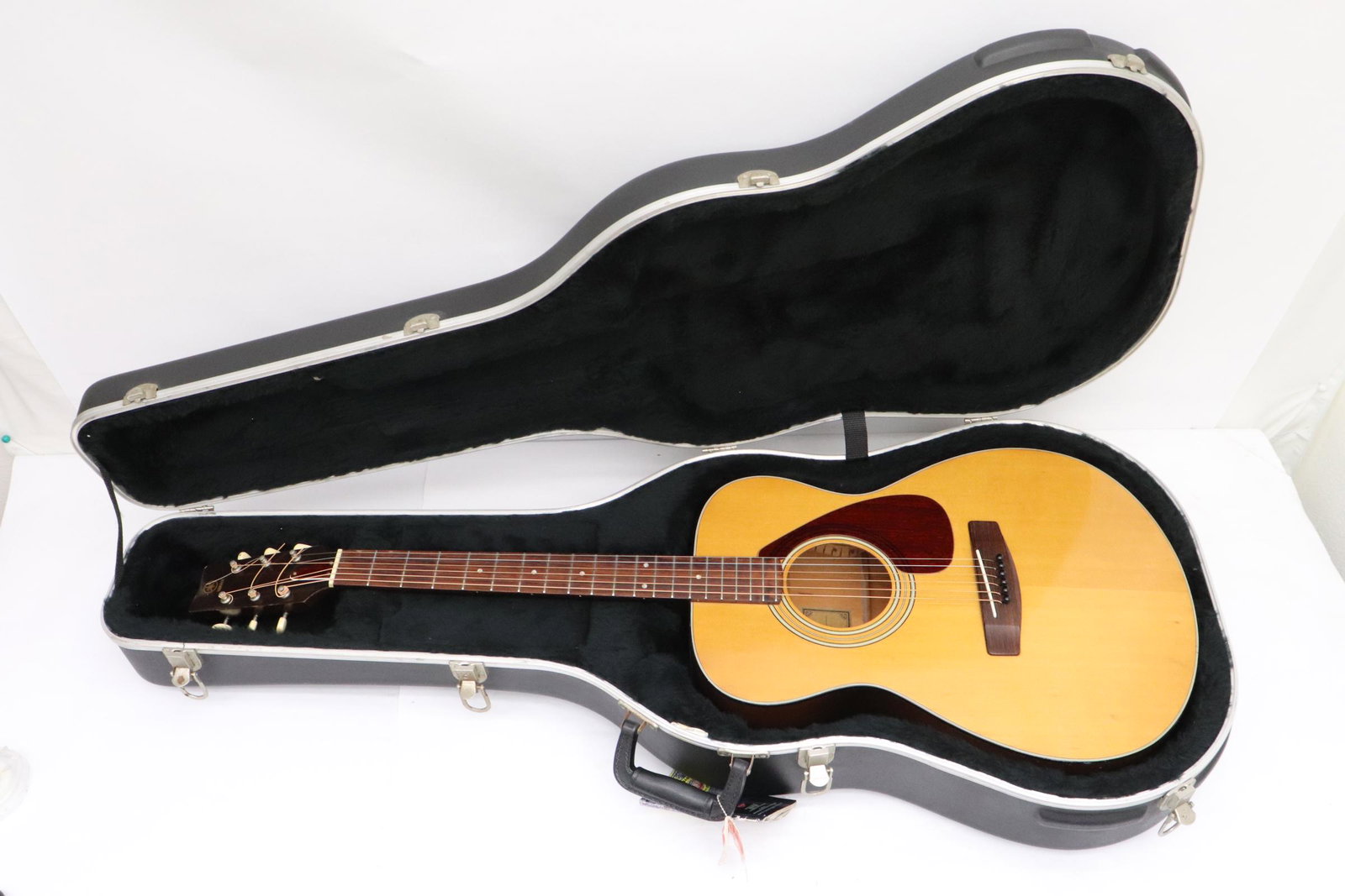 Yamaha acoustic guitar (1 of 11)
