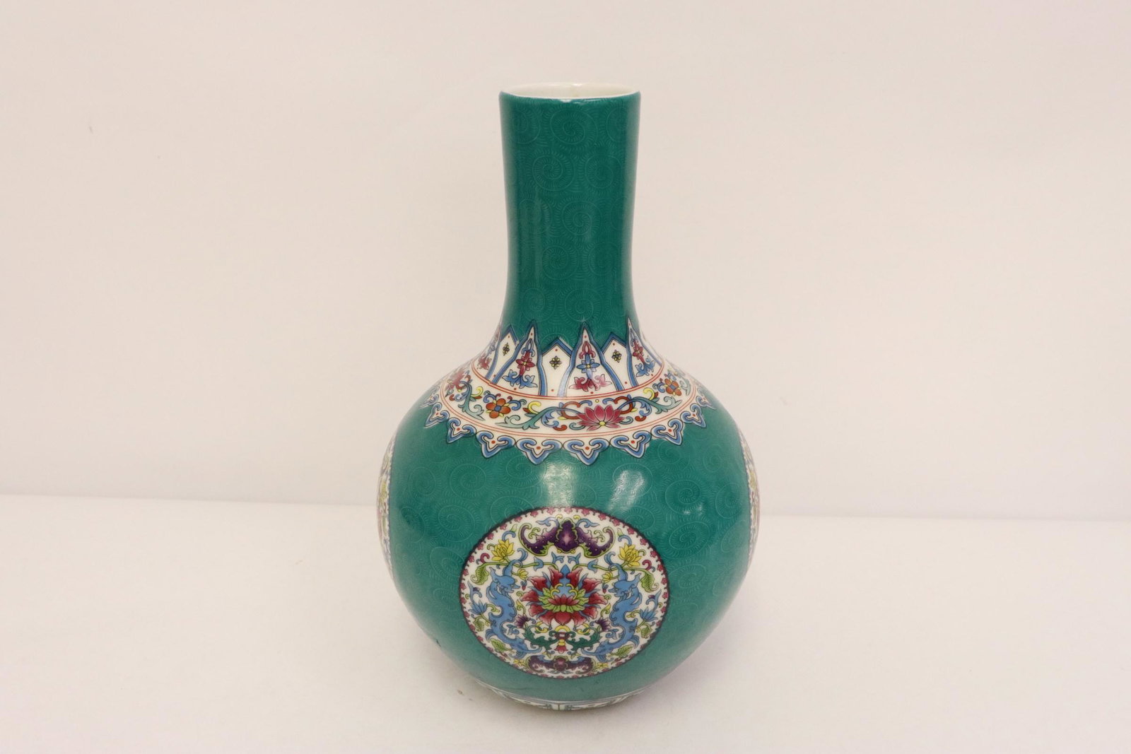 Chinese green background porcelain bottle vase (1 of 10)