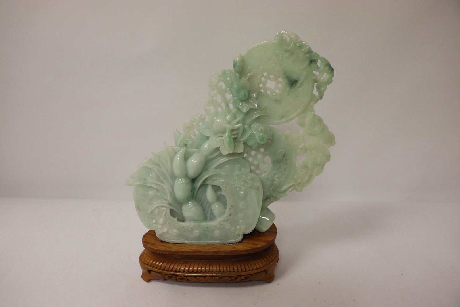 Chinese apple green jadeite carving (1 of 11)