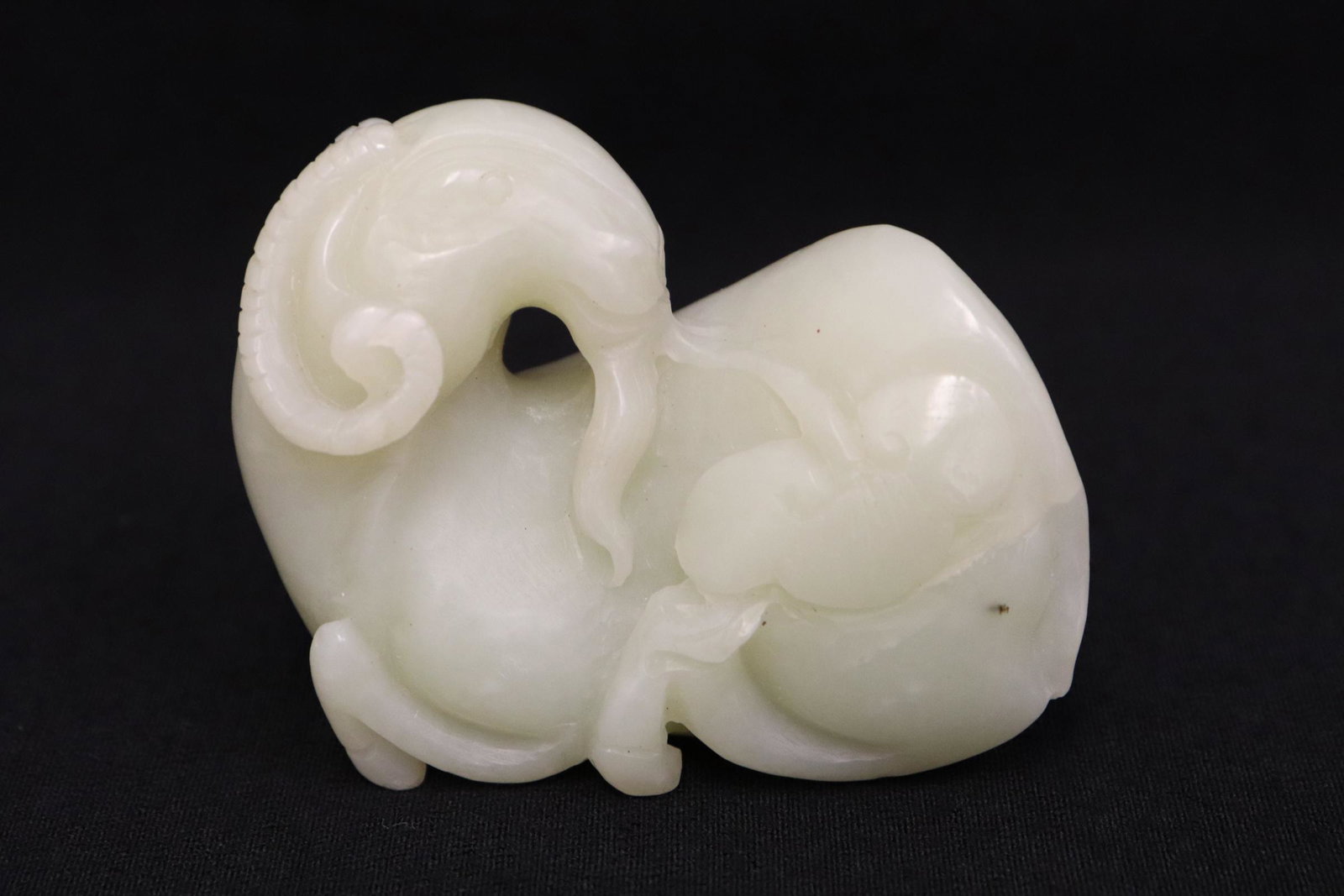Fine Chinese antique jade carved sheep (1 of 9)