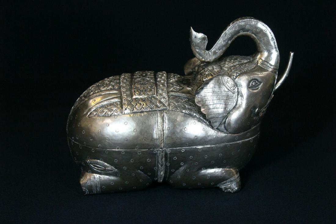 South Asia elephant motif 900 silver covered box (1 of 9)