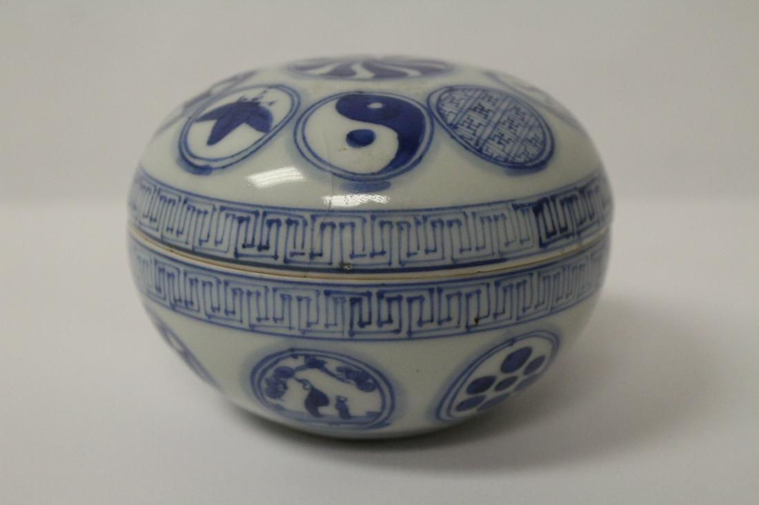 Chinese antique blue and white covered box: Chinese antique blue and white covered box (hairline), 3.25"Hx4.2"dia