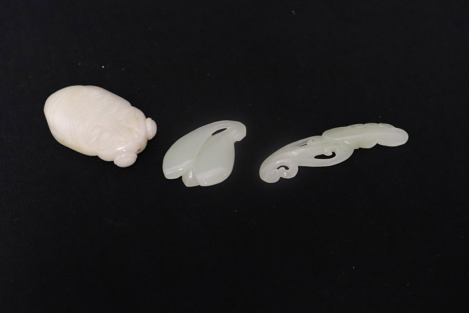3 Chinese jade carved ornaments (1 of 10)