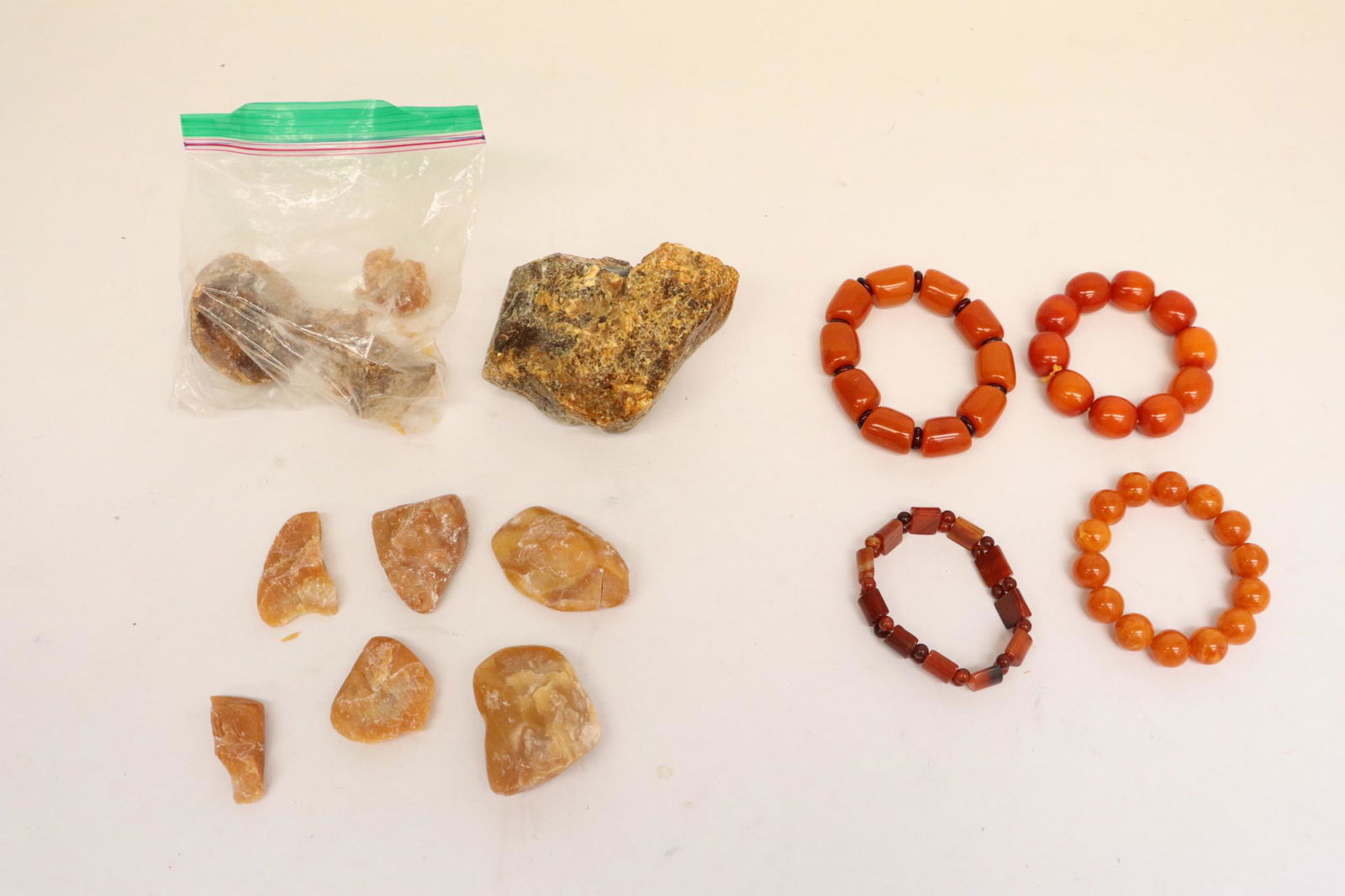 Geos, amber rough stones, simulate amber bracelets (1 of 9)