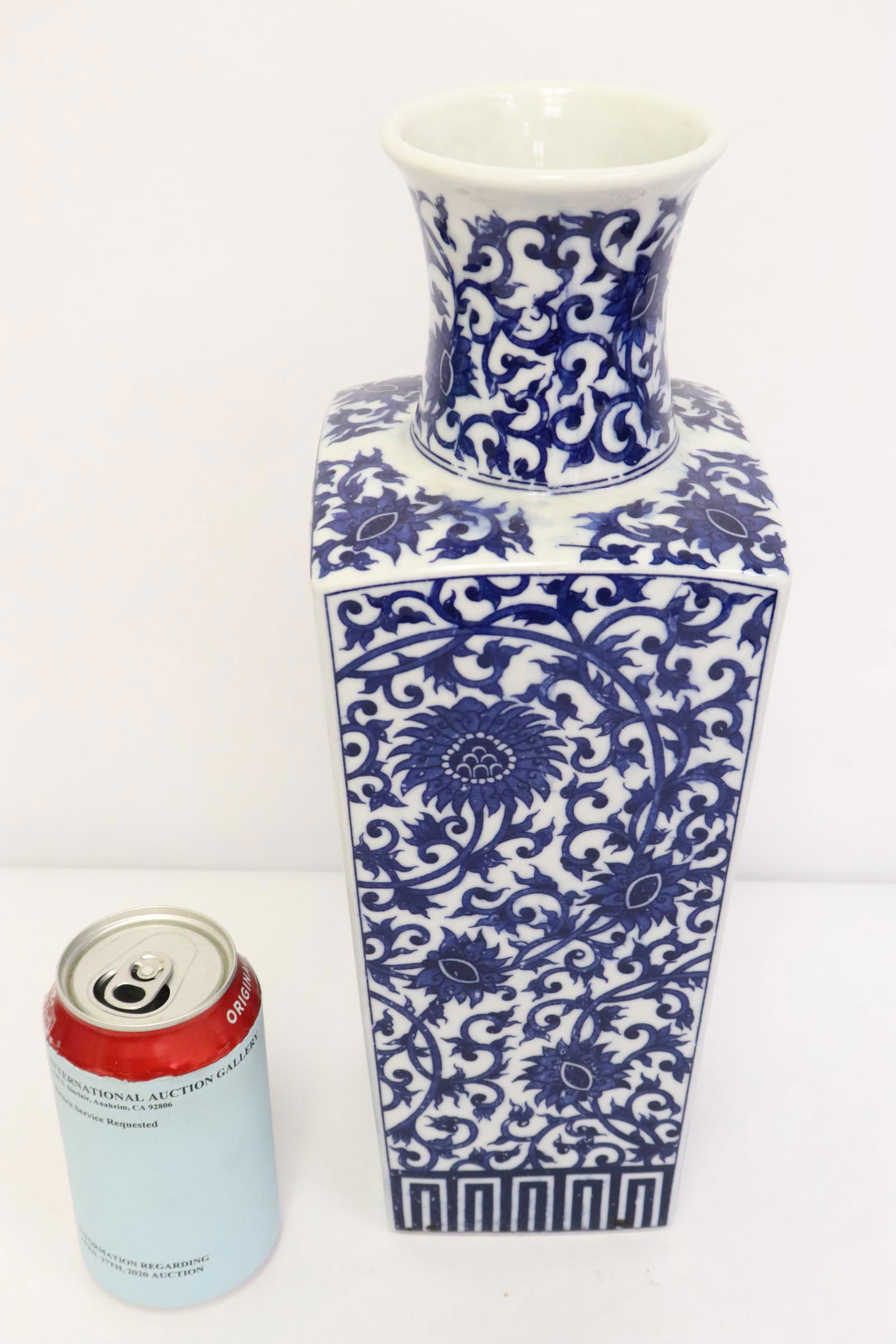 Chinese 19th/20th c. b&w porcelain square vase (1 of 11)