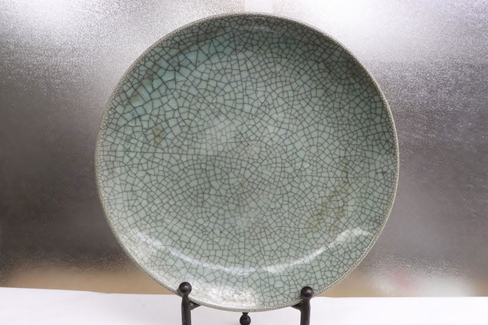 Large Chinese crackleware porcelain charger (1 of 10)