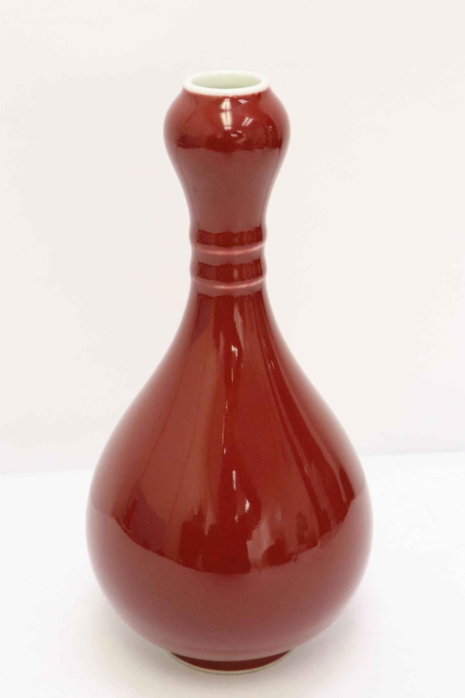 Chinese red glazed porcelain garlic top vase (1 of 10)