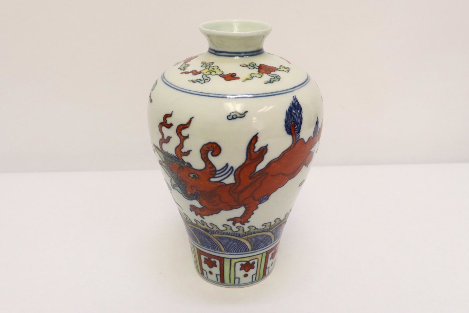 Wucai porcelain small meiping (1 of 9)